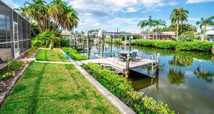 Waterfront pool house in Apollo Beach! Pool is heated.