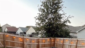 A backyard patio with a wooden fence, string lights, and outdoor furniture. - ⭐️⭐️⭐️⭐️⭐️ Home next to KHP/Downtown (Lexington)
