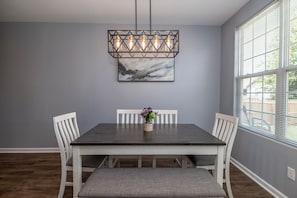 Dining - ⭐️⭐️⭐️⭐️⭐️ Home next to KHP/Downtown (Lexington)