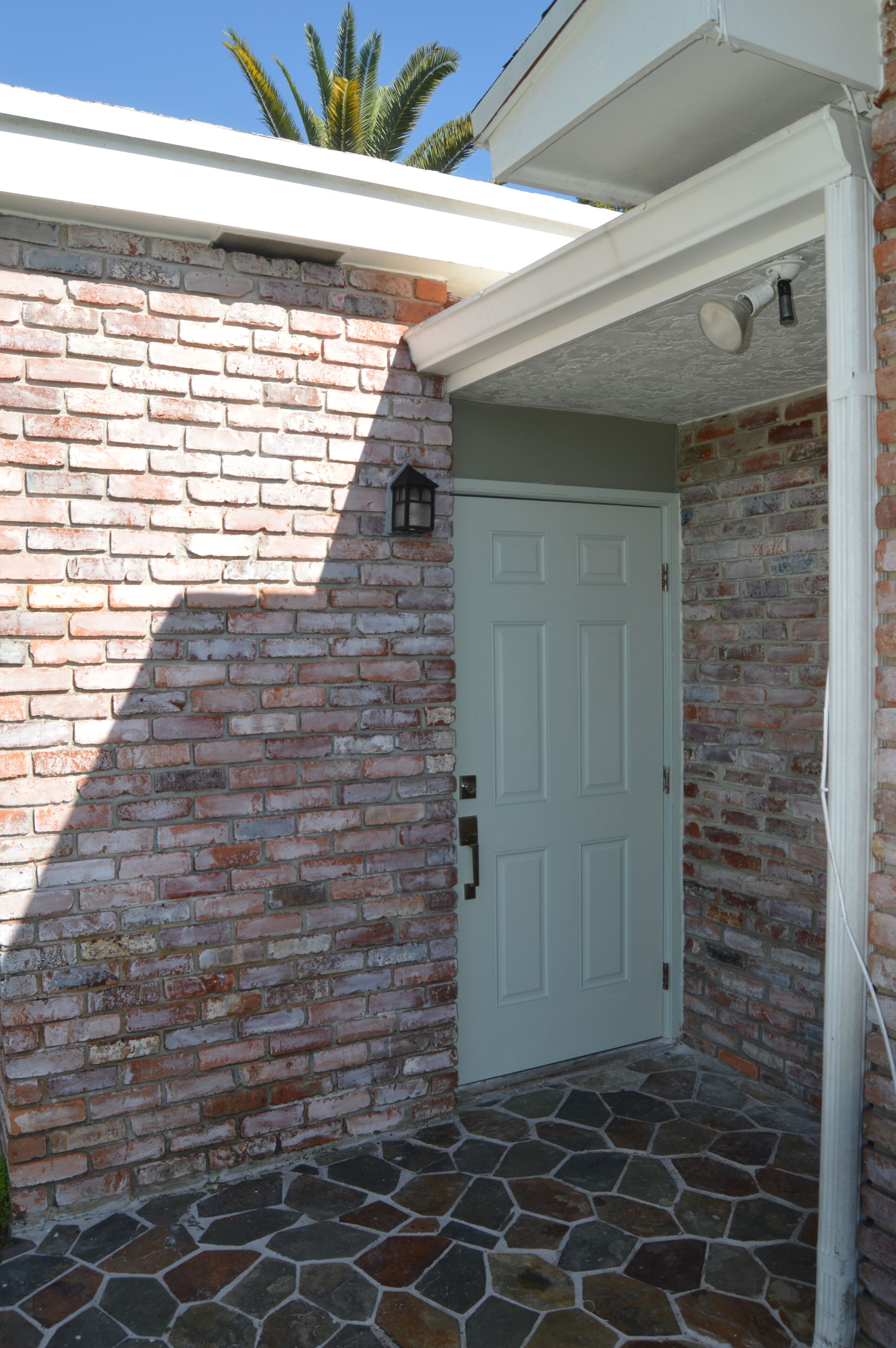 Ranch suite in the heart of Davie steps away from Sawgrass!