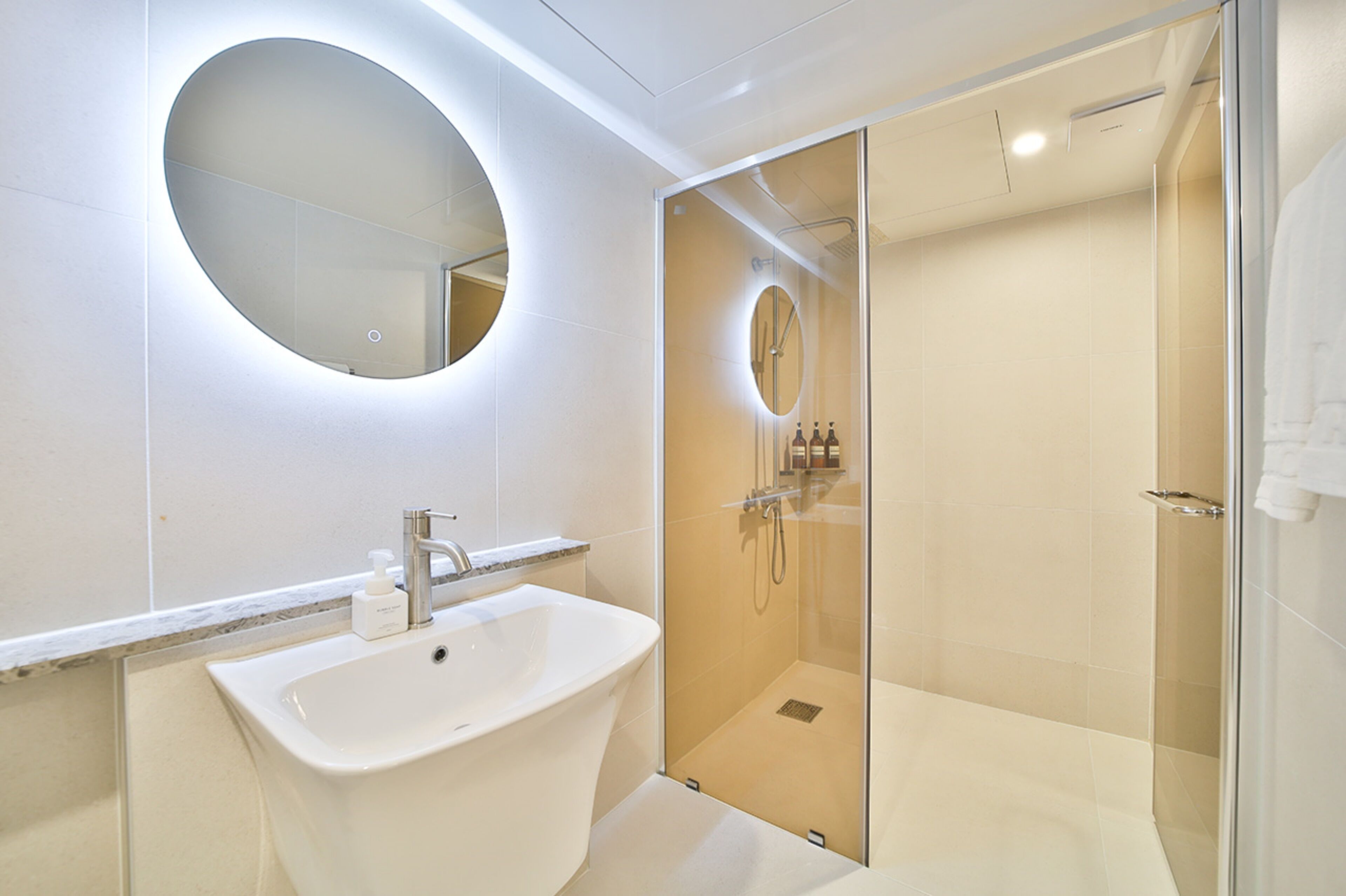 Premier Twin Room | Bathroom