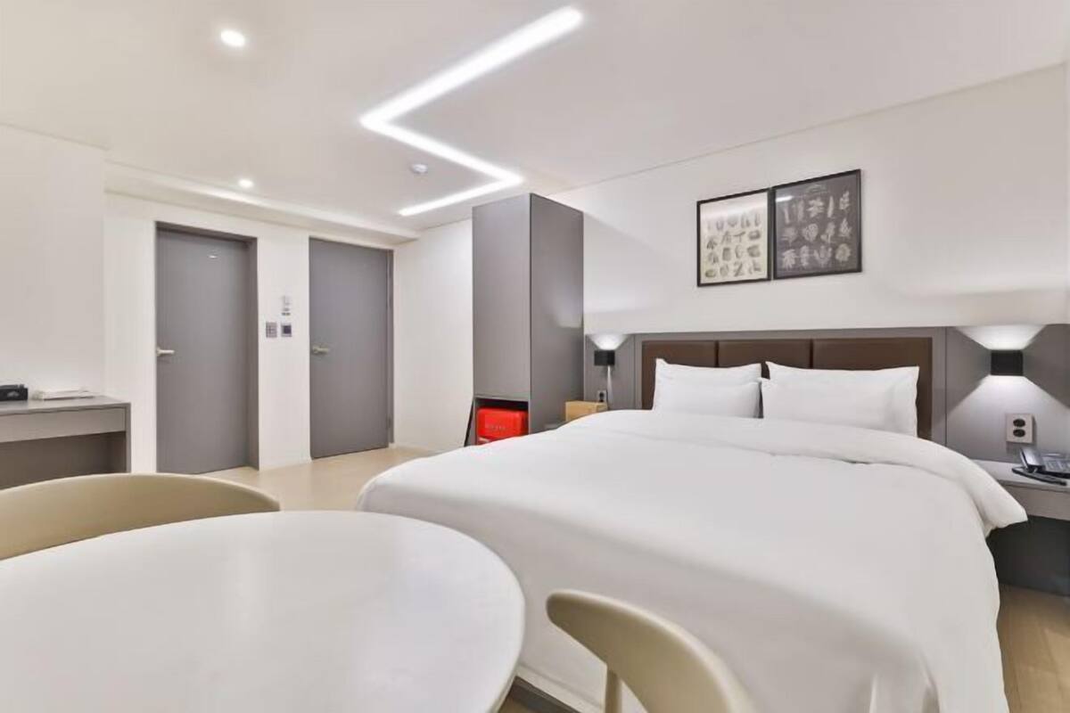 高档床上用品、笔记本电脑工作区、隔音、免费 WiFi