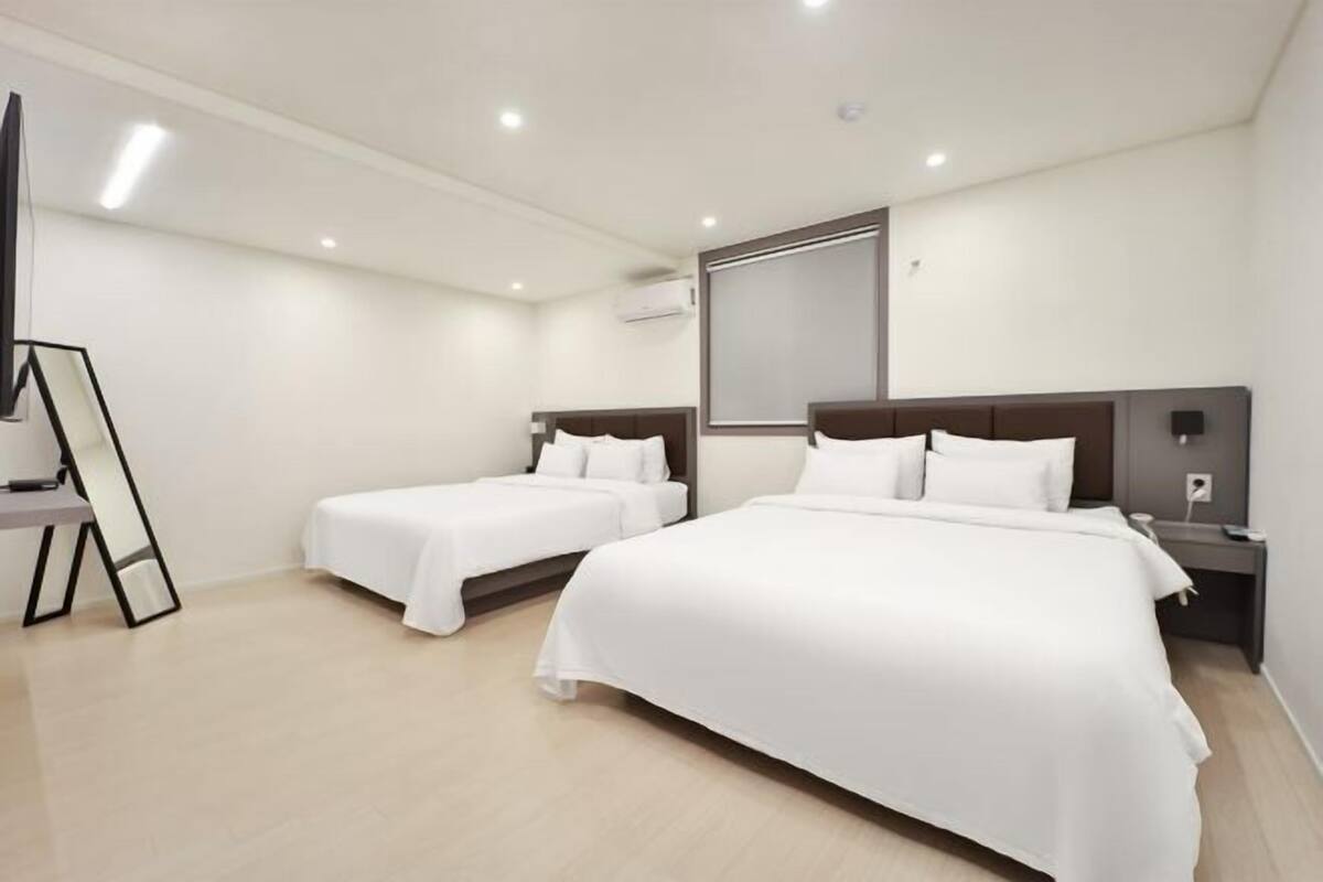 高档床上用品、笔记本电脑工作区、隔音、免费 WiFi