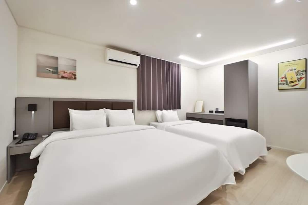 1 bedroom, premium bedding, individually decorated