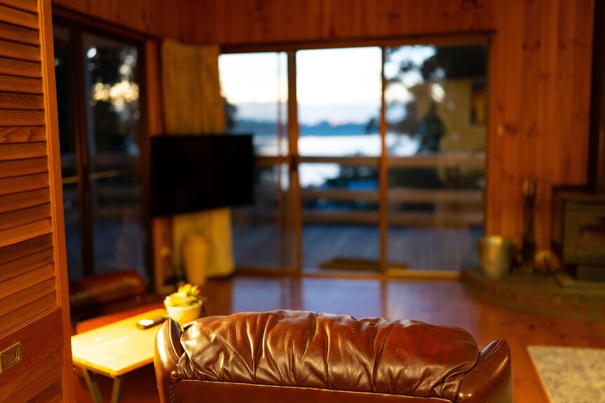 The View, Metung. Cosy, Comfy, Pet Friendly & Breathtaking Views Of Bancroft Bay - Metung