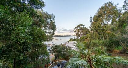 The View, Metung. Cosy, Comfy, Pet friendly & breathtaking views of Bancroft Bay