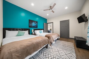 3 bedrooms, desk, iron/ironing board, free WiFi