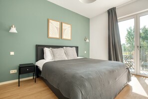 2 bedrooms, iron/ironing board, WiFi, bed sheets - Amazing Schöneberg 2BR, steps to Park am Gleisdreieck, by Blueground (Berlin)