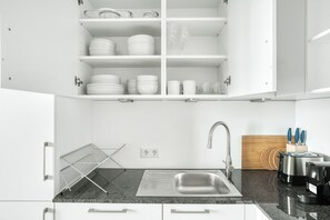 Fridge, microwave, oven, stovetop - Amazing Schöneberg 2BR, steps to Park am Gleisdreieck, by Blueground (Berlin)