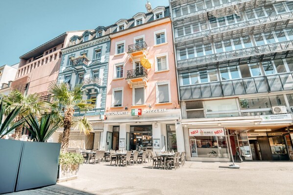 Exterior - Charming Vorstädte 2.5 Room w/ Storage & W/D, by Blueground (Basel)