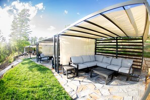 Terrace/patio - Glamping Yurt + Luxury Bath at Serenity Ridge (Mill Spring)