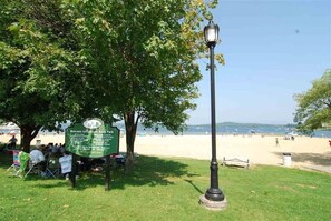 Beach - King Bed, Sleeps 6, Lake Winni Views & Pool (Laconia)