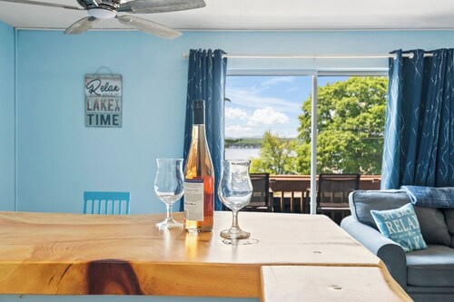 King Bed, Sleeps 6, Lake Winni Views & Pool