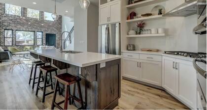 Unique Experience in Luxury Modern Home w/ Loft - Near Brianhead Ski Resort