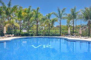 Pool - Penthouse with sea views in Nueva Andalucia (Marbella)