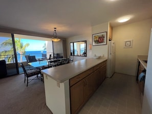 Dining - Sugar Beach Resort PH 40 Penthouse, Oceanfront Ocean View, A/C, Great Rates! (Kihei)