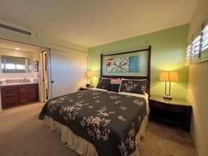 2 bedrooms, iron/ironing board, free WiFi, bed sheets - Sugar Beach Resort PH 40 Penthouse, Oceanfront Ocean View, A/C, Great Rates! (Kihei)