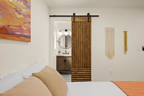 3 bedrooms, desk, iron/ironing board, travel crib