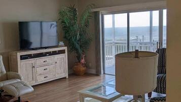 Smart TV, tenis de mesa y libros