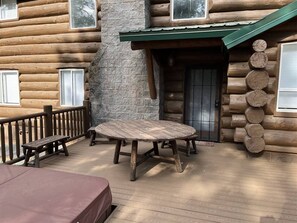 Outdoor dining - Cub Lake Cabin with Hot Tub (Show Low)
