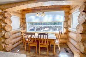Dining - Cub Lake Cabin with Hot Tub (Show Low)