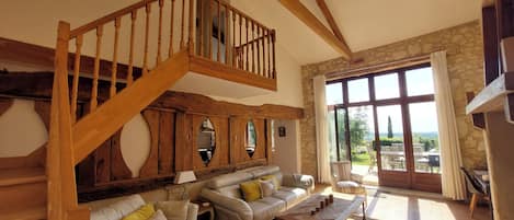 TV, fireplace, stereo