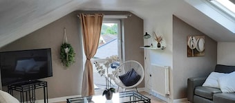 2 Bed House - Sleeps 6 - Parking - Wifi