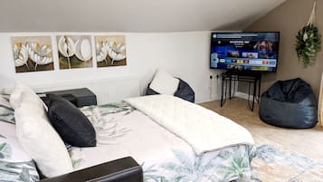 2 bedrooms, iron/ironing board, WiFi, bed sheets