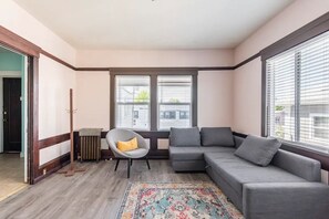 Living area - Sunny one bedroom apartment in S.Berkeley/Oakland (Oakland)