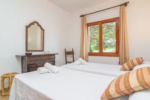 3 bedrooms, iron/ironing board, free WiFi, bed sheets