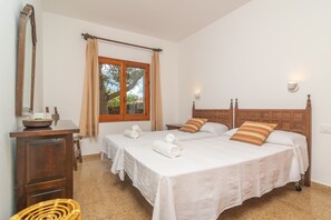 3 makuuhuonetta, silitysrauta/-lauta, ilmainen Wi-Fi, vuodevaatteet