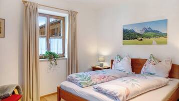 2 slaapkamers, een strijkplank/strijkijzer, gratis wifi, beddengoed