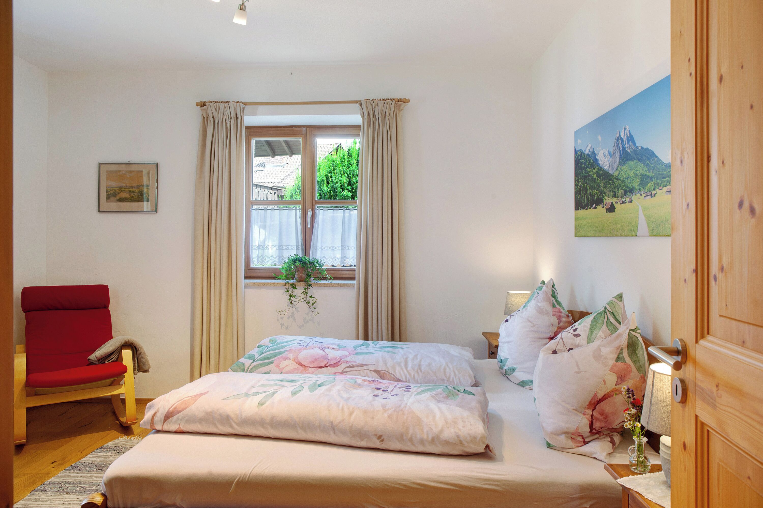 2 slaapkamers, een strijkplank/strijkijzer, gratis wifi, beddengoed