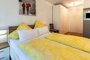 Iron/ironing board, free WiFi, bed sheets - Apartment "Fetscher 2" with Lake View, Pool, Sauna & Wi-Fi (Insel Reichenau)
