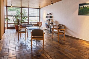 Interior - Apartment "Fetscher 2" with Lake View, Pool, Sauna & Wi-Fi (Insel Reichenau)