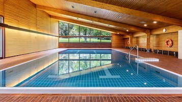 Piscina interna, piscina aquecida