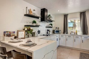 Fridge, microwave, stovetop, dishwasher