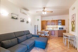 TV - Il Borgo B3 700m From The Beach, Porto San Paolo, Italy (Porto San Paolo)
