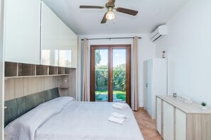 2 bedrooms, bed sheets