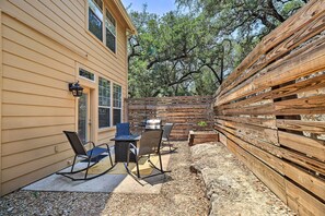 Outdoor dining - Lago Vista 'Waterside Retreat' w/ Lake Access (Lago Vista)