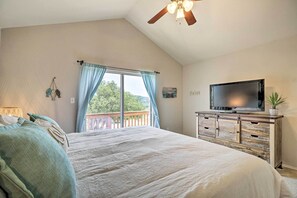 3 bedrooms, desk, iron/ironing board, WiFi - Lago Vista 'Waterside Retreat' w/ Lake Access (Lago Vista)