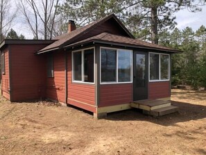 Exterior - Gresham Shores - Lil' Sunfish - PET FRIENDLY (Arbor Vitae)