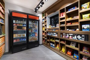 Snack bar - Hampton Inn & Suites Marina (Marina)