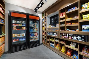 Snack bar - Hampton Inn & Suites Marina (Marina)