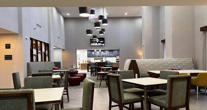 Hampton Inn & Suites Marina