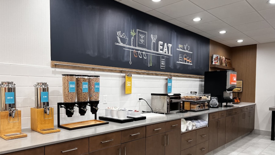 Hampton Inn & Suites Marina