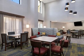 Lobby - Hampton Inn & Suites Marina (Marina)