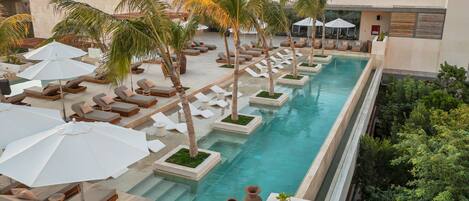 2 outdoor pools, free cabanas, pool umbrellas
