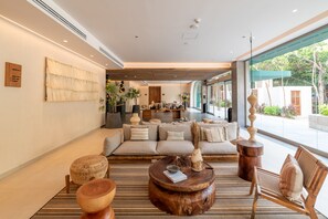 Lobby sitting area - Motto by Hilton Tulum (Tulum)