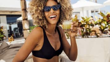 4 restaurants, breakfast, lunch, dinner served; international cuisine